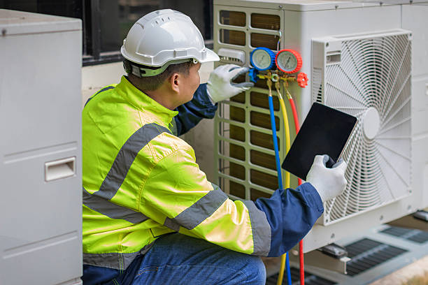 Professional Hvac technician working in Crystal City, TX